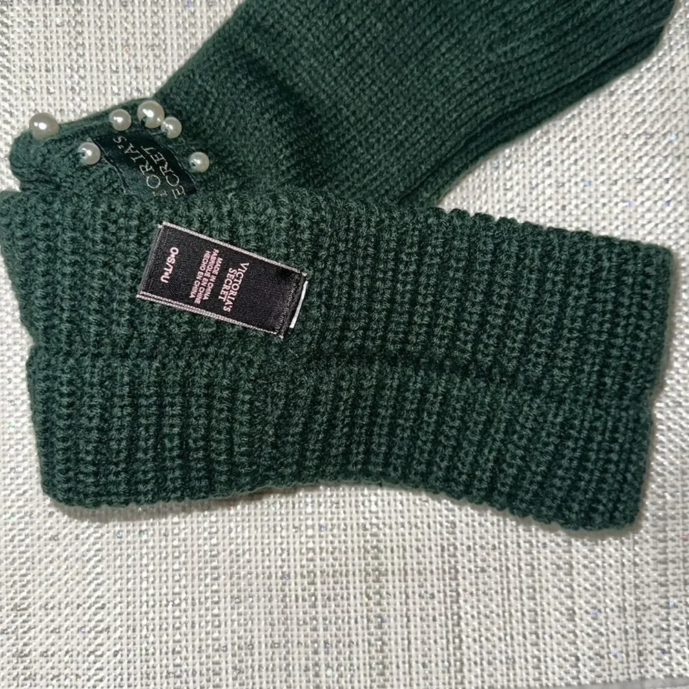 VS Green White Faux Pearl Knit Headband Ear Warmer & Gloves Gift set
